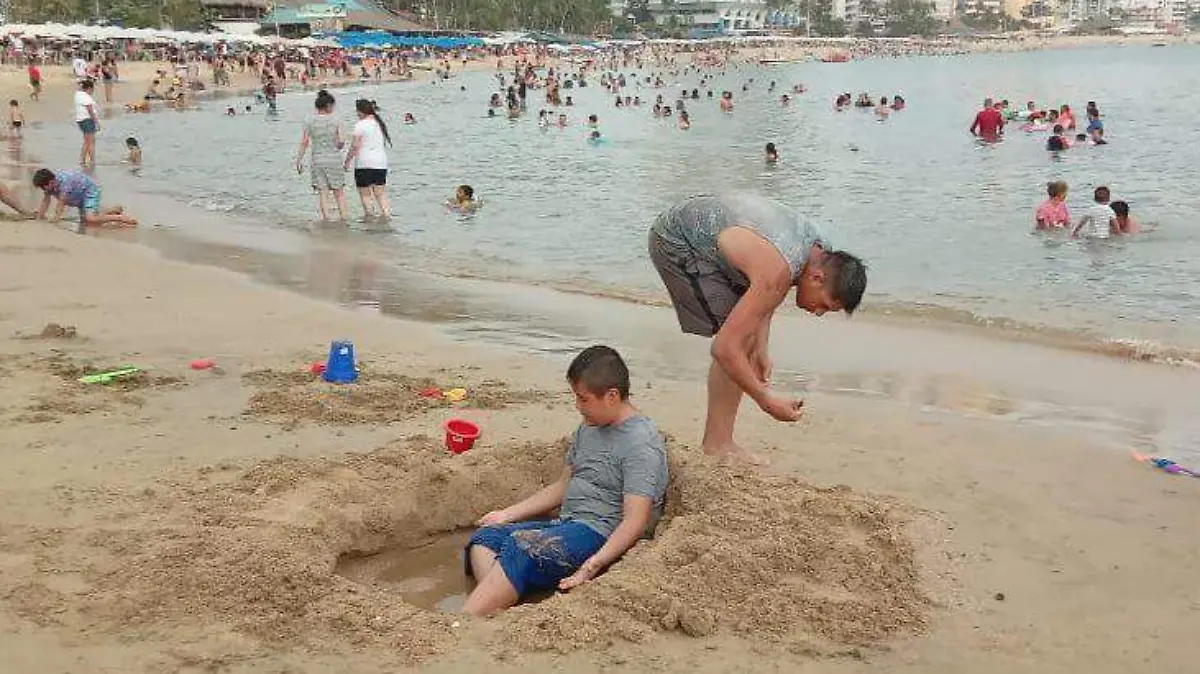 Turistas en la playa